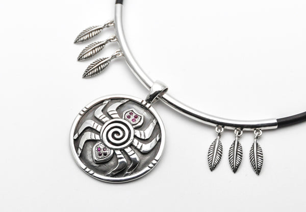 Ethnischer Schmuck, Spinne Silber Kette Rubin, Tribalschmuck, Talisman, Anhänger mit Spinnenmotiv, Schmuck Tiermotiv, animalischer Schmuck, Arachnophobie