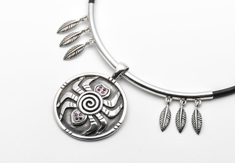 Ethnischer Schmuck, Spinne Silber Kette Rubin, Tribalschmuck, Talisman, Anhänger mit Spinnenmotiv, Schmuck Tiermotiv, animalischer Schmuck, Arachnophobie